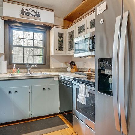 Charming Cabin With Fire Pit And Decks About 7 Mi To Helen Sautee Nacoochee Extérieur photo