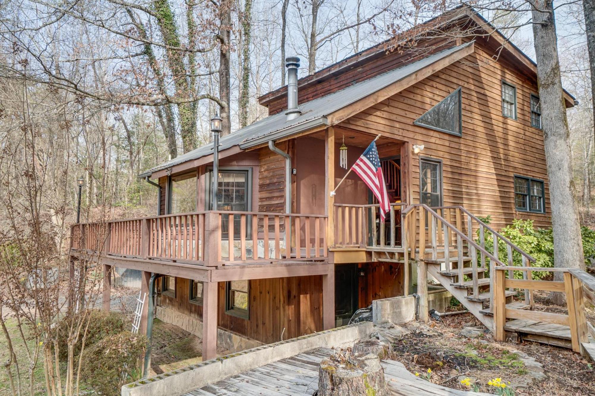 Charming Cabin With Fire Pit And Decks About 7 Mi To Helen Sautee Nacoochee Extérieur photo
