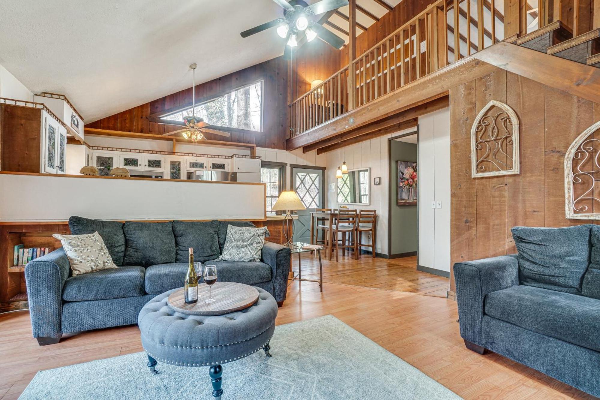 Charming Cabin With Fire Pit And Decks About 7 Mi To Helen Sautee Nacoochee Extérieur photo