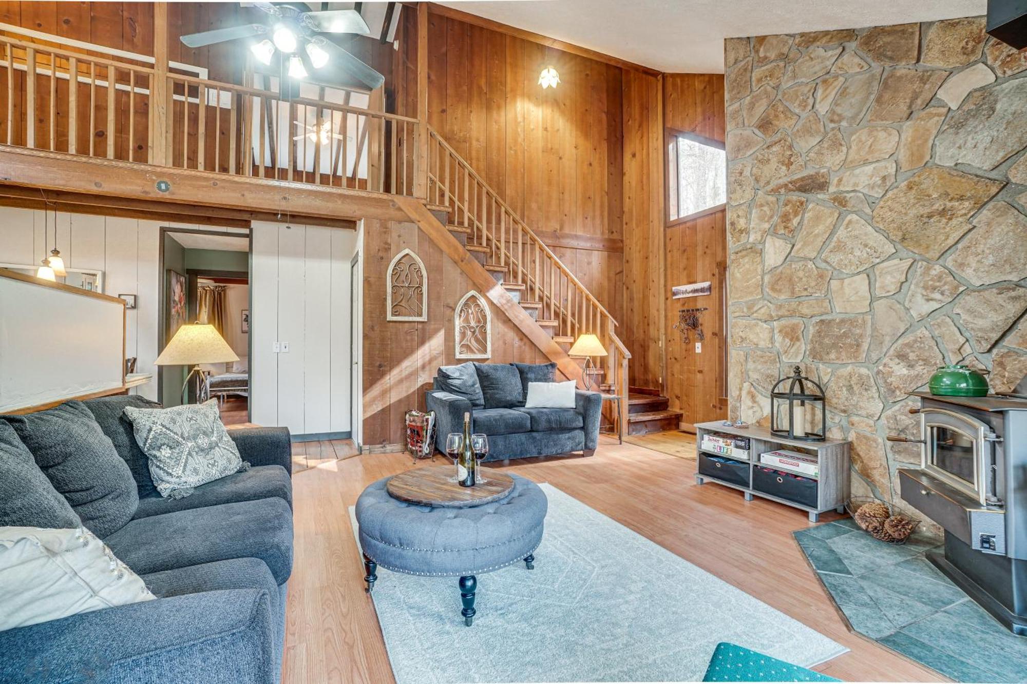 Charming Cabin With Fire Pit And Decks About 7 Mi To Helen Sautee Nacoochee Extérieur photo