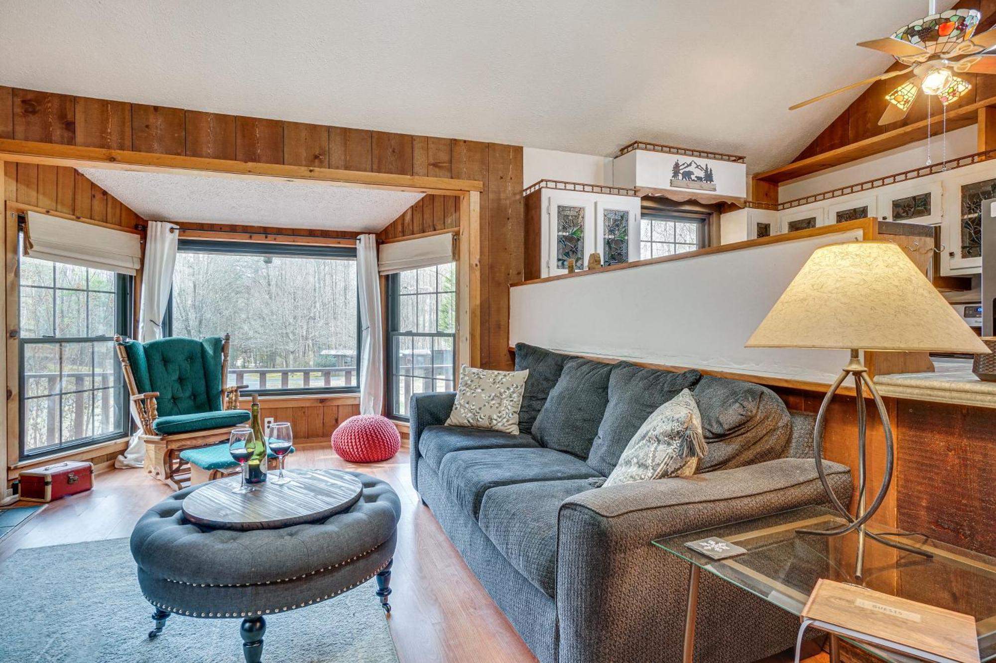 Charming Cabin With Fire Pit And Decks About 7 Mi To Helen Sautee Nacoochee Extérieur photo