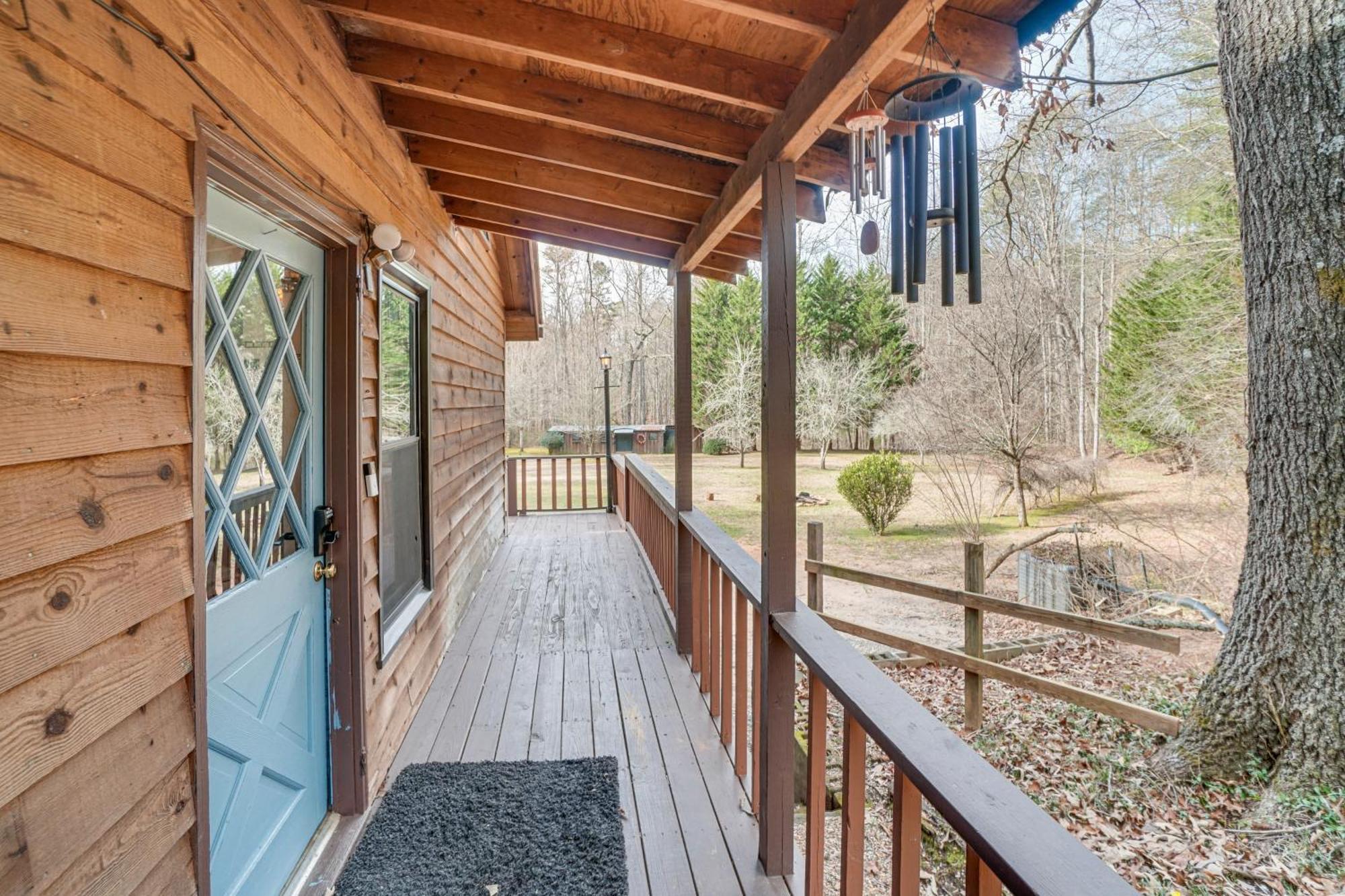 Charming Cabin With Fire Pit And Decks About 7 Mi To Helen Sautee Nacoochee Extérieur photo