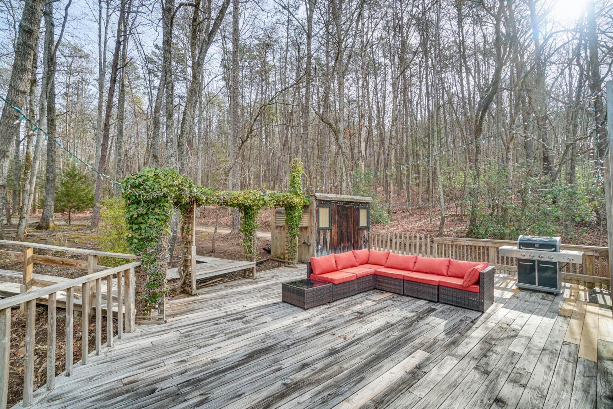 Charming Cabin With Fire Pit And Decks About 7 Mi To Helen Sautee Nacoochee Extérieur photo
