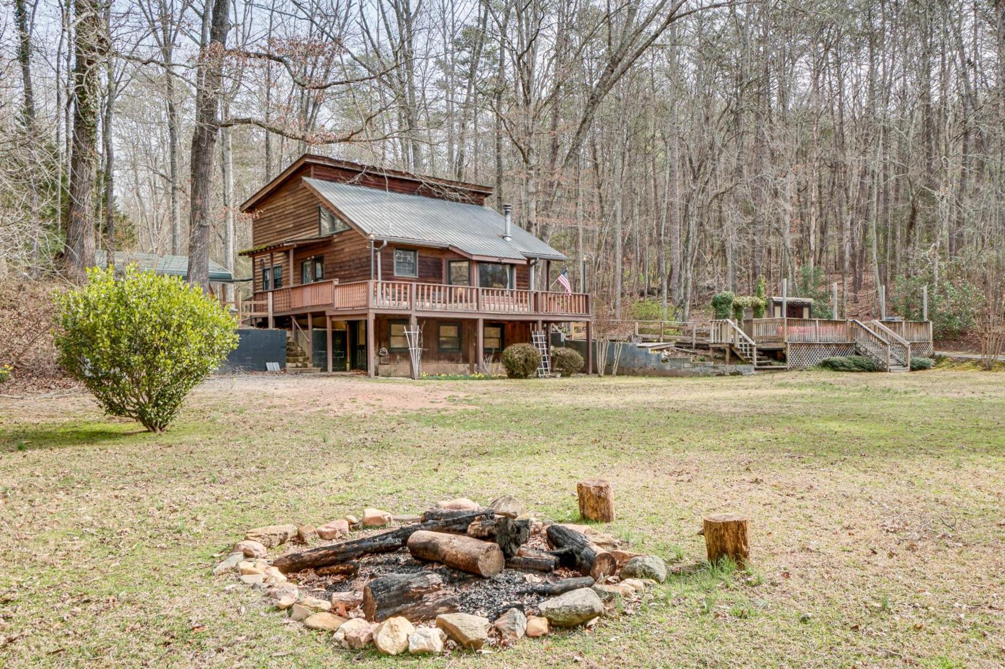 Charming Cabin With Fire Pit And Decks About 7 Mi To Helen Sautee Nacoochee Extérieur photo